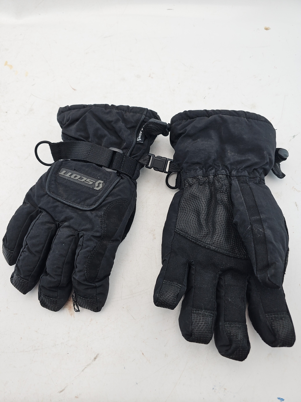 Scott Black Kids Insulated Winter Mittens with Wrist Clip